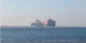 Σύγκρουση γιγαντιαίων πλοίων στο Σουέζ (βίντεο)