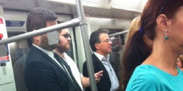 Και οι υπουργοί μπαίνουν στο μετρό…