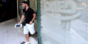 ΟΑΕΔ: Από την Τετάρτη οι αιτήσεις για το ειδικό εποχικό βοήθημα