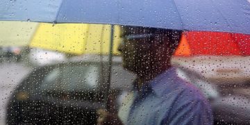 Με βροχές και καταιγίδες ξεκινά η εβδομάδα