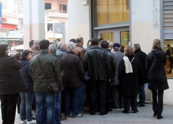 ΕΝΦΙΑ: Ουρές στις τράπεζες -  Ανοιχτά ΕΛΤΑ και Εθνική τράπεζα έως τις 20.30