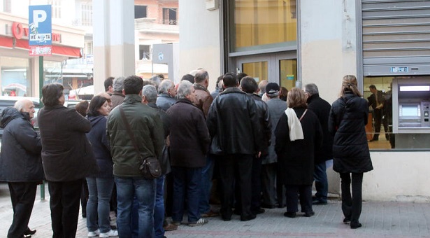 ΕΝΦΙΑ: Ουρές στις τράπεζες -  Ανοιχτά ΕΛΤΑ και Εθνική τράπεζα έως τις 20.30