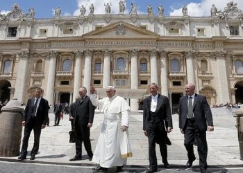 Τι έγραψε στο Twitter του ο Αλέξης Τσίπρας για τη συνάντηση με τον Πάπα