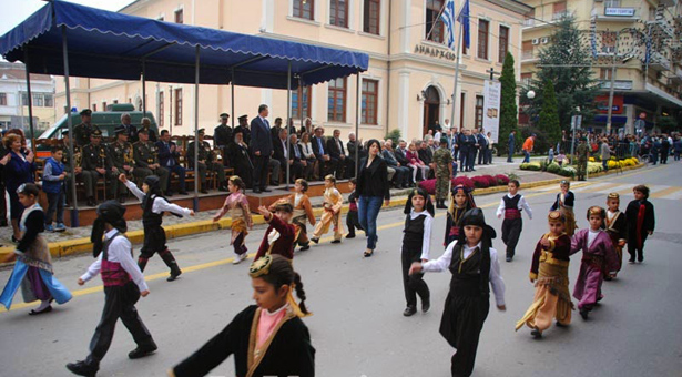 Οι Πόντιοι στην παρέλαση για την απελευθέρωση της Βέροιας