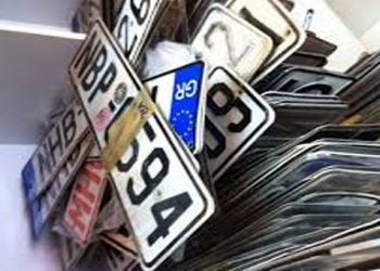 Η Δημοτική Αστυνομία της Αθήνας επιστρέφει πινακίδες από σήμερα