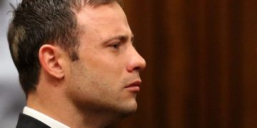 Απόφαση για Πιστόριους: ανθρωποκτονία, αλλά από αμέλεια