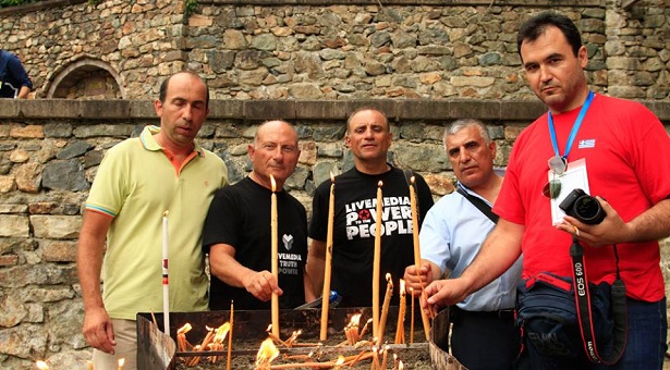Ποδηλάτες της Σουμελά: Δείτε τους να φτάνουν στο μοναστήρι (βίντεο)