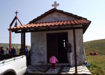 Η Θεία Λειτουργία και το μουχαπέτ στο Παρεκκλήσι του Προφήτη Ηλία στο Παρχάρ Ροδοχωρίου