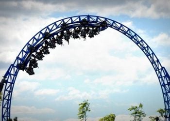 Μέριλαντ: Τρενάκι με 24 επιβάτες «κόλλησε» στον αέρα! (βίντεο)