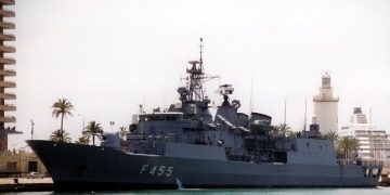 Η φρεγάτα Σαλαμίς αύριο στο λιμάνι του Πειραιά