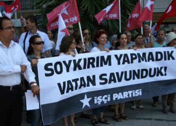 Προκλητικό πανό σε διαδηλώσεις στην Τουρκία: «Δεν κάναμε γενοκτονία»
