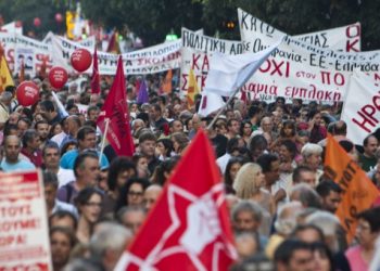 Θεσσαλονίκη - Διαδηλώσεις: Παλμός και συνθήματα σε μια πόλη-φρούριο (φωτο-βίντεο)