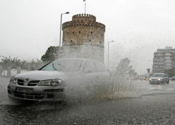 Κλειστοί πολλοί δρόμοι στη Θεσσαλονίκη λόγω της νεροποντής
