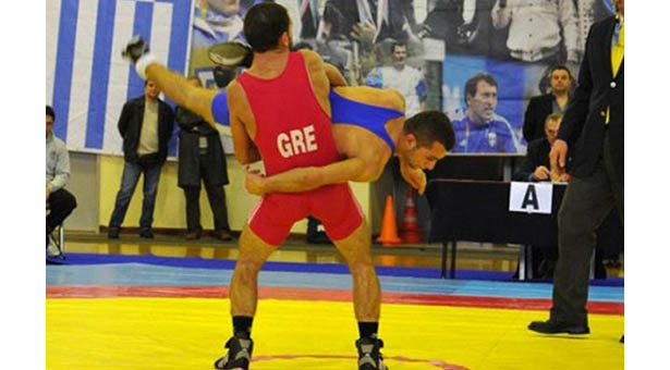 Με ποντιακή λύρα γιόρτασε το χάλκινο ο παλαιστής Δ. Τσεκερίδης