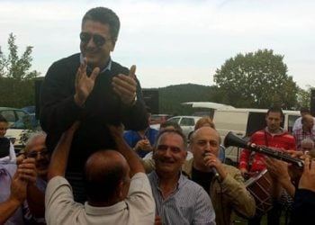 Τζιτζικώστας, Πατουλίδου, Γιαννακίδου χορεύουν ποντιακά σε μουχαπέτ’ (βίντεο)