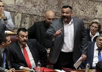 Στο σκαμνί όλοι οι βουλευτές της Χρυσής Αυγής, λέει ο εισαγγελέας