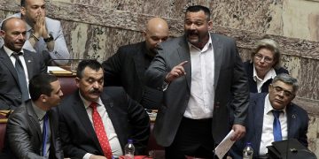 Στο σκαμνί όλοι οι βουλευτές της Χρυσής Αυγής, λέει ο εισαγγελέας