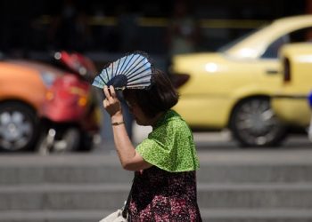 «Μίνι» καύσωνας στα κεντρικά και νότια, δροσιά από Δευτέρα