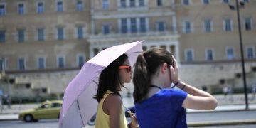 Με ζέστη και σκόνη σήμερα ο καιρός