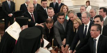 Στην 3η θέση των 12 πιο μισητών κυβερνήσεων στον κόσμο η Ελλάδα