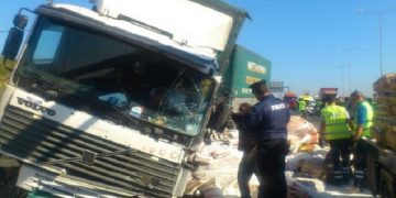 Νέα καραμπόλα με νταλίκα στην Εθνική Οδό