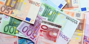 Με κατασχέσεις και πλειστηριασμούς κινδυνεύουν και οι εγγυητές των δανείων