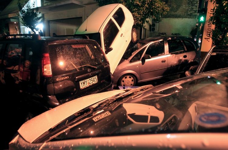 Σε εξέλιξη η καταγραφή των ζημιών από τη χθεσινή θεομηνία στην Αττική