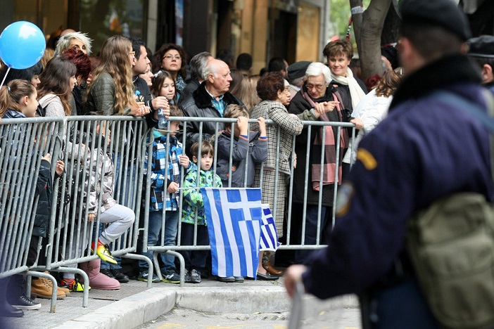 Παρελάσεις με κάγκελα και αστυνομία