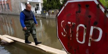 Ανεβαίνει επικίνδυνα στη Βουλγαρία η στάθμη του ποταμού Βάρμπιτσα