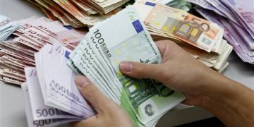 Μαστίγιο και καρότο για τα αδήλωτα εισοδήματα