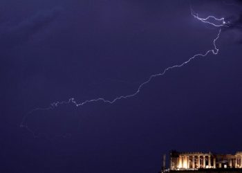 Διήμερο με ισχυρές βροχές και καταιγίδες μάς φέρνει η νότια Ιταλία