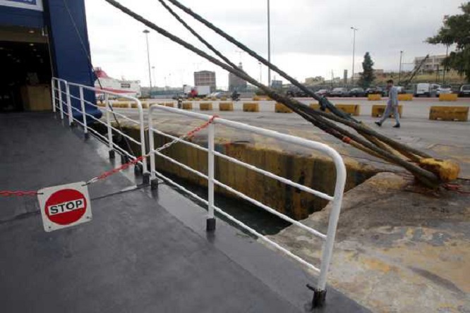 Δεμένα την Τρίτη τα πλοία σε Πειραιά, Ραφήνα και Λαύριο