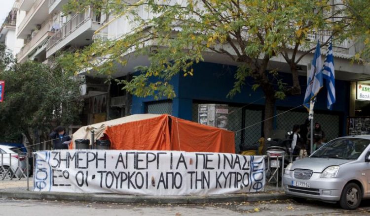 Голодовка перед турецким консульством …