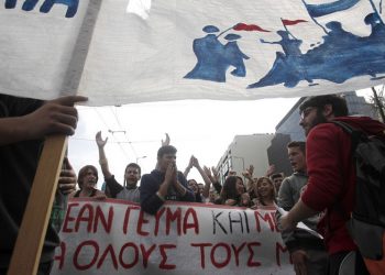 Σε εξέλιξη το συλλαλητήριο στα Προπύλαια