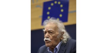 Στο νοσοκομείο ο Μανώλης Γλέζος
