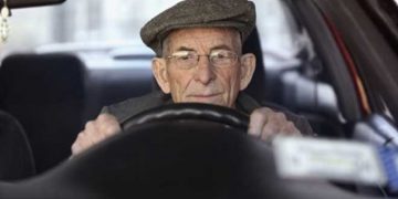 Έλληνας 101 ετών ο γηραιότερος οδηγός της Ευρώπης!