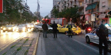 Σοβαρό τροχαίο στην Κηφισίας με τρεις τραυματίες