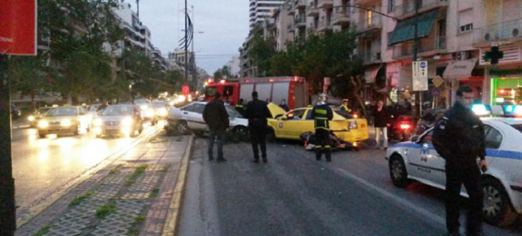 Σοβαρό τροχαίο στην Κηφισίας με τρεις τραυματίες