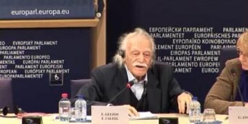Манолис Глезос напоминает Германии о долге ...