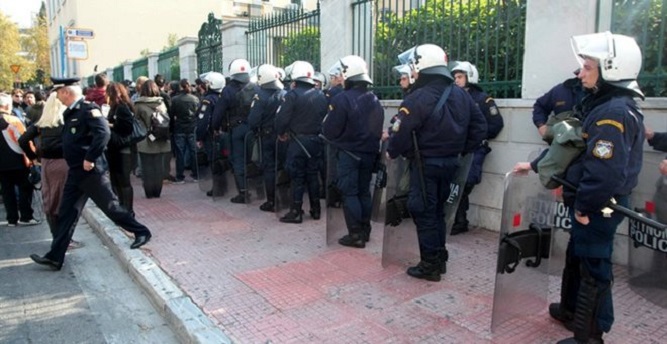 Ένταση γύρω από τη Νομική σχολή της Αθήνας