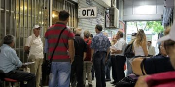 Μειώσεις στις επικουρικές «κρύβει» ο νέος προϋπολογισμός