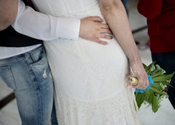 Όχι σε γάμο και υιοθεσία προβλέπει το σύμφωνο συμβίωσης για τους ομόφυλους