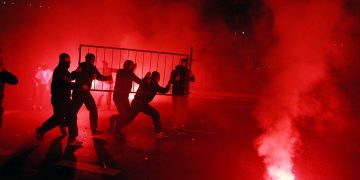 Στα χέρια ακροδεξιοί και αστυνομία στην Πολωνία (βίντεο)