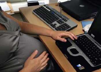 Ετοιμόγεννη εργαζόμενη καταγγέλλει απειλές από την εργοδοσία