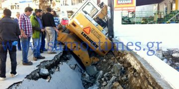Δρόμος «κατάπιε» εκσκαφέα στη Σάμο! (βίντεο)