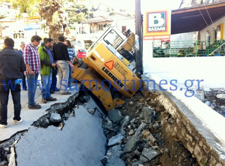 Δρόμος «κατάπιε» εκσκαφέα στη Σάμο! (βίντεο)