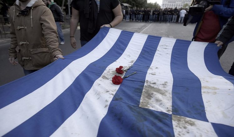 Στην αμερικανική πρεσβεία η σημαία του Πολυτεχνείου