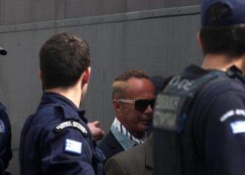 Χειροπέδες ξανά στον Λάκη Γαβαλά