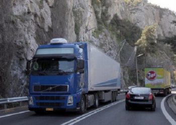 Οι αγρότες ανοίγουν τα Τέμπη για να κατέβουν τα τρακτέρ στην Αθήνα