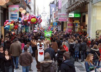 Ανοιχτά τα καταστήματα την Κυριακή
